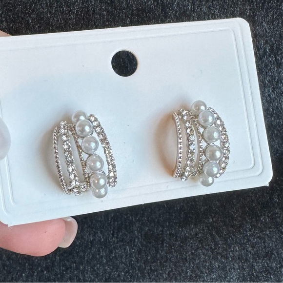 Jewelry - Sparkly earrings